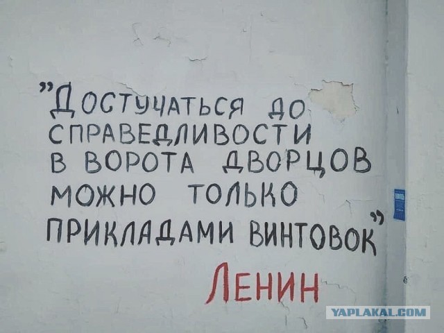 Президент Шри-Ланки спасается бегством после того, как протестующие захватывают его дворец