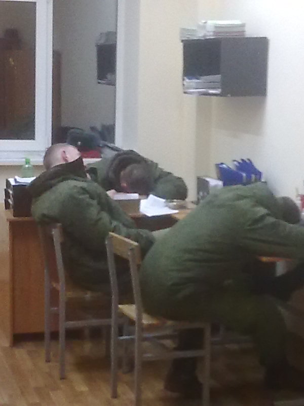 Russian Army - солдаты могут спать везде!