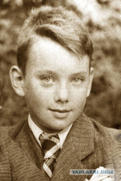 Знаменитости в детстве. Фото из домашних архивов