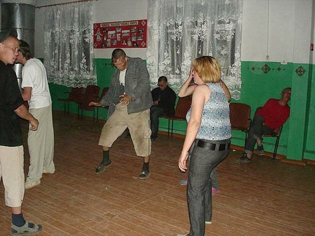 Танцы в сельском клубе после вечернего «кина»