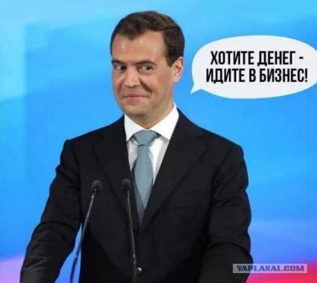 Новое граффити на месте стрит-арта с Алексеем Навальным