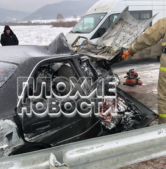 В Бурятии 17-летний подросток без прав решил погонять на трассе и впечатался в фуру: лихач и его 16-летний друг погибли на месте