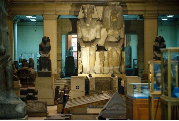 В Каире подросток нашел бесценную статую фараона