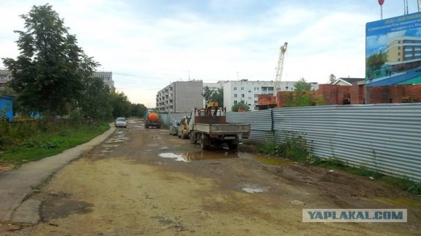 Принцесса Дании с детьми на велосипеде