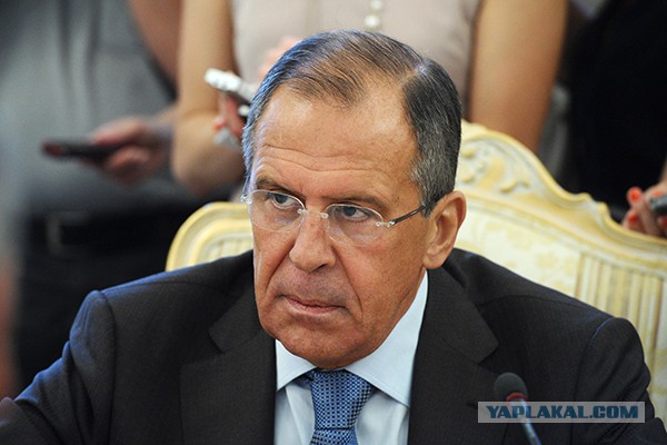 Теракт в Берлине: грузовик врезался толпу посетителей на Рождественской ярмарке в центре города