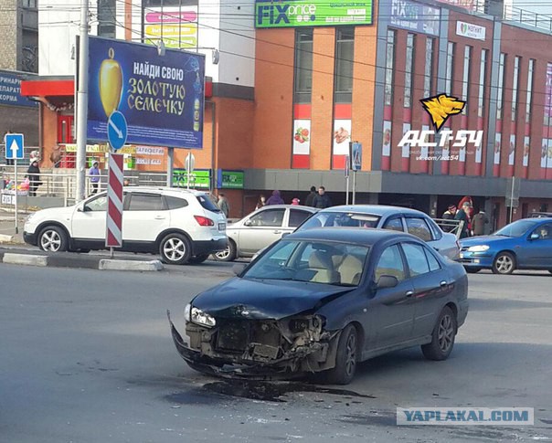 Девушка-пешеход пострадала в массовой аварии