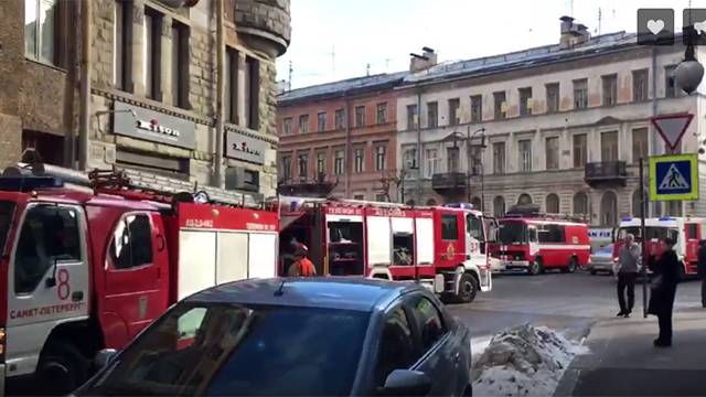 В Петербурге произошел пожар в торговом центре
