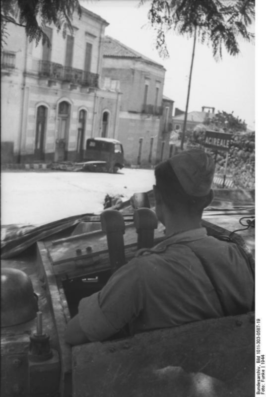 StuG III под кличкой "Гадюка", самая массовая в производстве с которой пришлось встретиться нашим дедам.