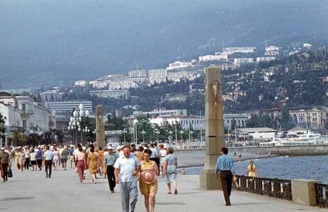 Не плачь. Это ностальгия в глаз попала