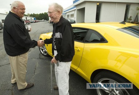 101-летний дедушка приобрел Chevrolet Camaro