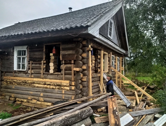 Стоит ли восстанавливать старый деревенский дом или проще и дешевле построить новый