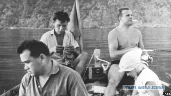 8 ярких фактов о Гагарине — они превращают его из покорителя галактики в обычного человека