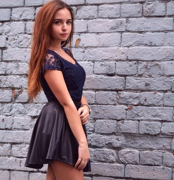 Фотокарточки девчонок.