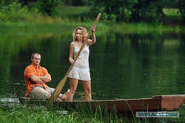 Девушке уронили на лицо блин со штанги