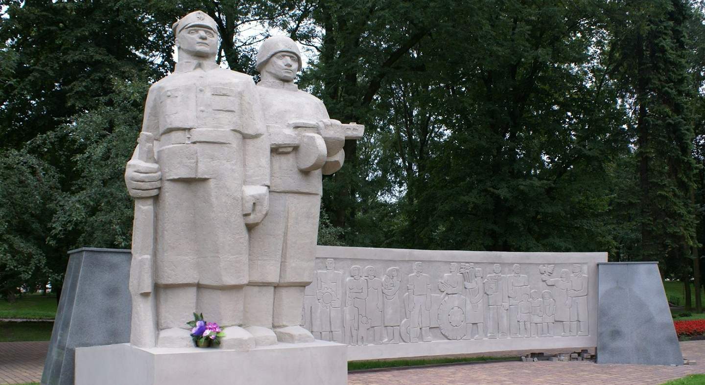 Советские памятники в польше