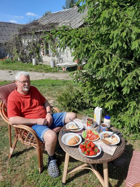 Поздний ужин сильной независимой женщины