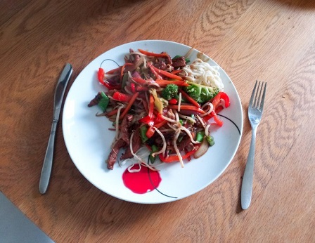 Грудка курицы с овощaми по-китайски, ну или что-то того.