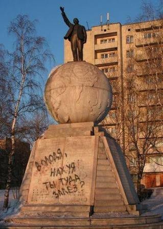 Мавзолей Ленина на Красной площади открывается сегодня для посетителей после двухмесячных профилактических работ.