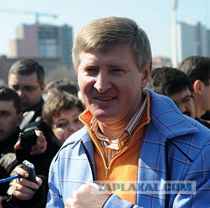 Коля носит пистолет