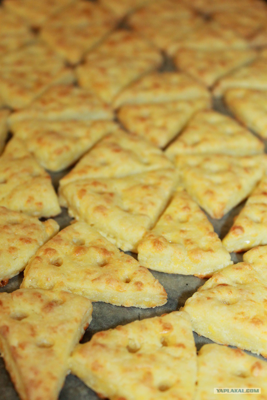 Крекеры в духовке. Крекеры в духовке. Крекеры домашние. Крекеры домашние. Печенье крекер.