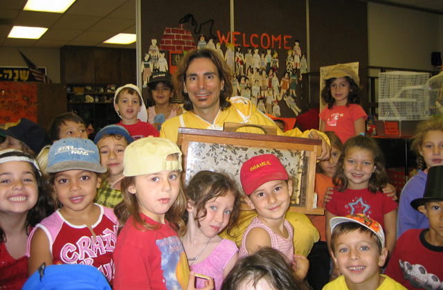 Стив Вай - гитарист, который играл в 10 группах