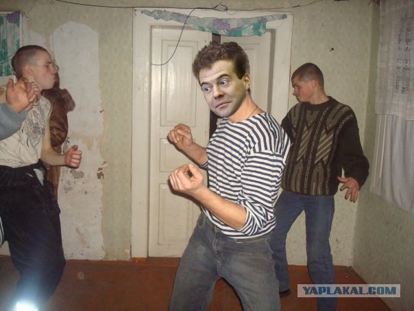 Медведев танцует