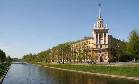 Зачем были нужны башни на сталинских домах и чем они всех пугали