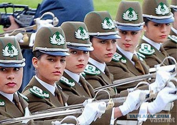 Секси-девушки в армии