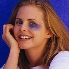 Жена будит мужа