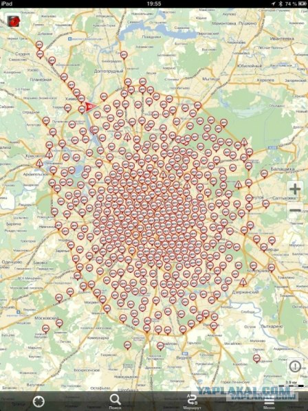 Годзилла пришла в Москву за подарками.