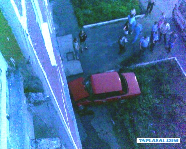 Девятиэтажка перебежала дорогу