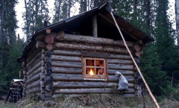 Якутская охотничья избушка