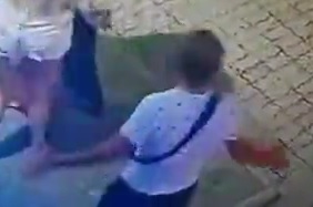 В Бердянске охранник ночного клуба отправил девушку в нокаут