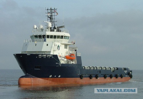 Американский ракетный эсминец столкнулся с торговым судном