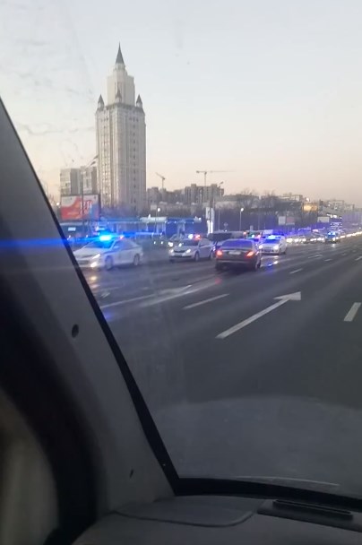 Таксист Яндекса на Кутузовском проспекте влетел в Майбах.... и умер. Пассажирка в больнице... Пробка в город!