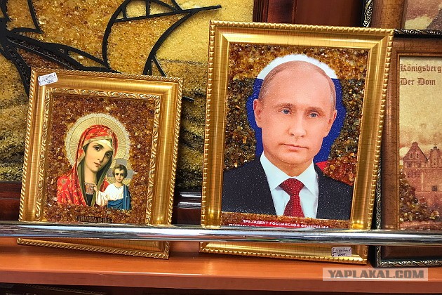 Путин попросил выгравировать свои инициалы на цепочках к крестам для военных