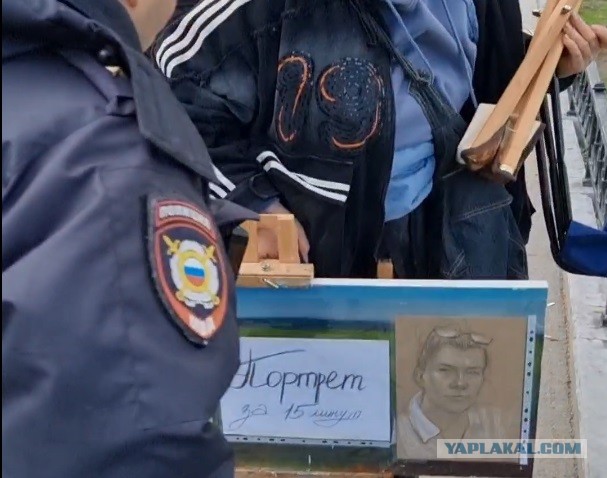 «Работает на Украину». В Екатеринбурге женщину задержали за куртку с Микки Маусом