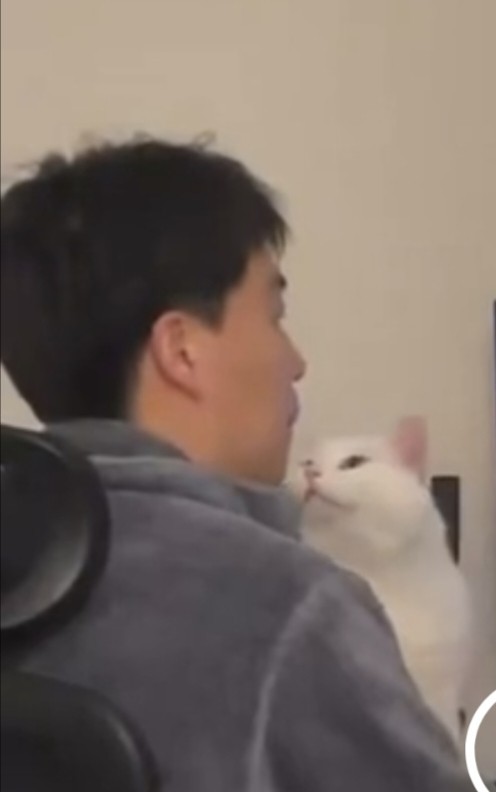 Вредный корейский юноша