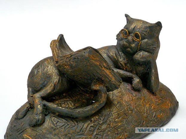Кот с бумажкой
