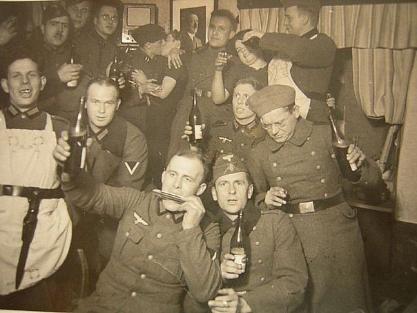Cколько получали немецкие солдаты в Третьем Рейхе.