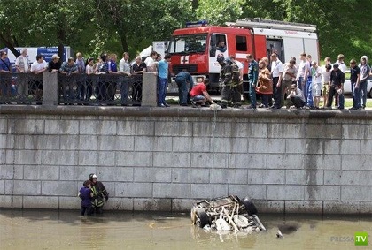 Утонула девушка вместе с машиной