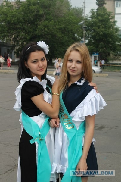 Школьницы на последнем звонке 2013