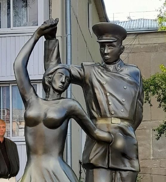 Нашего полку прибыло. Про городские скульптуры