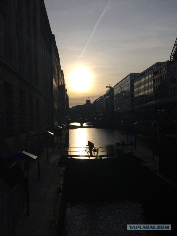 И целого мира мало!