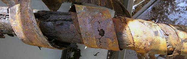 В Екатеринбурге рабочие раскопали газон, который местный предприниматель оборудовал по швейцарскому стандарту