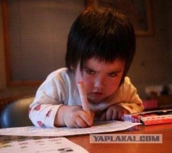 Малолетнии преступники исписали площадку!