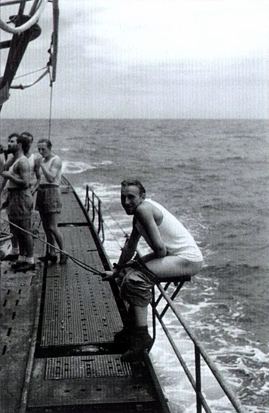 Самый дорогой корабль ВМС США USS Gerald R. Ford у берегов Ирана залило канализационными отходами категории Г