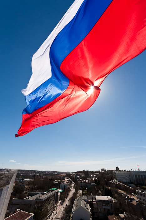 В Севастополе поднят государственный флаг России