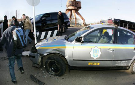 Вице-премьер Украины врезался в машину ДПС