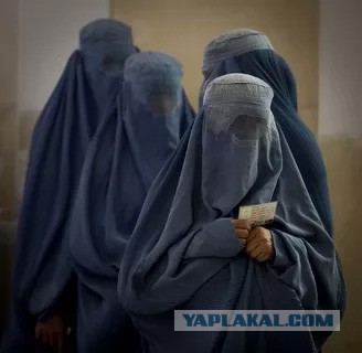 Неделя моды в Париже полностью вышла из-под контроля